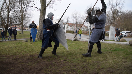 Heike vs Francesco mit Speer 2