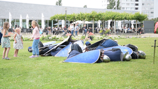 Kinder gegen Schildwall